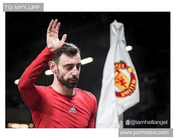 足球明星歪头瞬间引发球迷热议 引爆社交媒体话题风潮