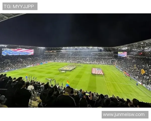 足球超巨球星闪耀绿茵场带动球队崛起引领世界足坛风潮